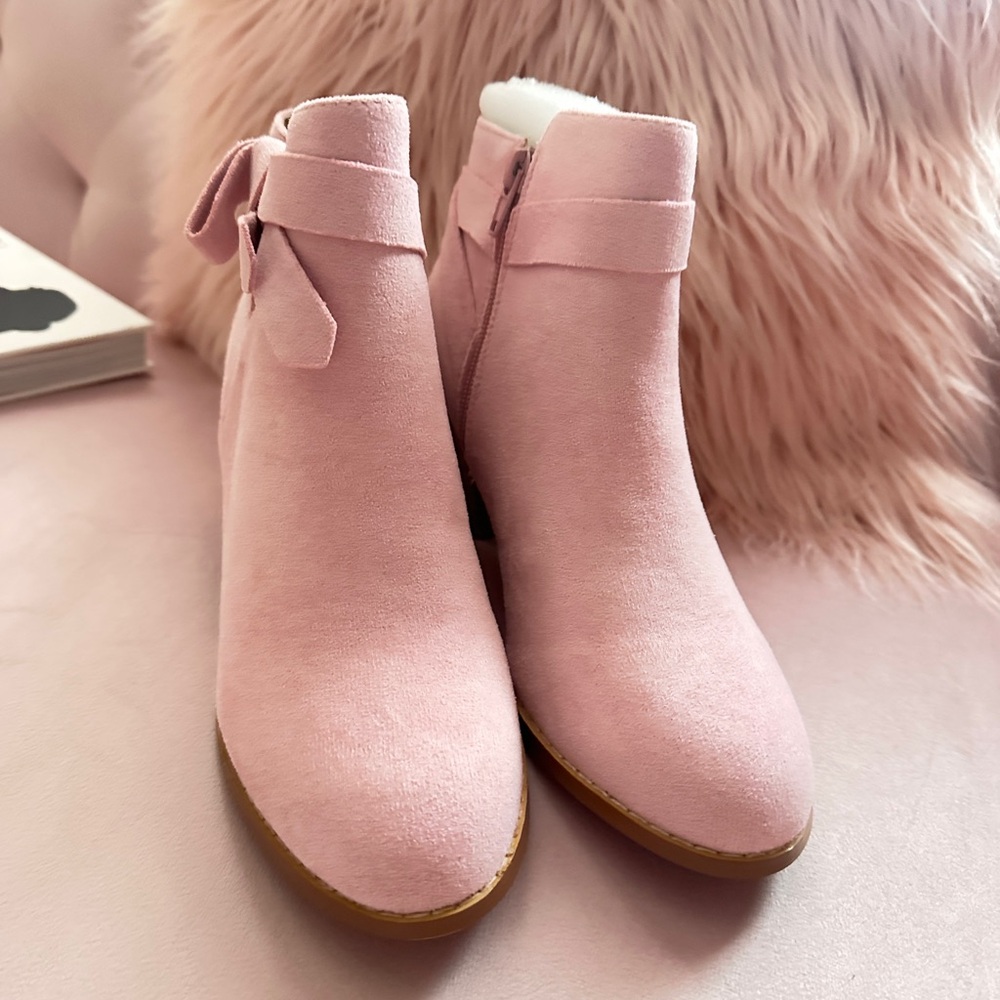 Elegant Pink Suede Ankle Boots